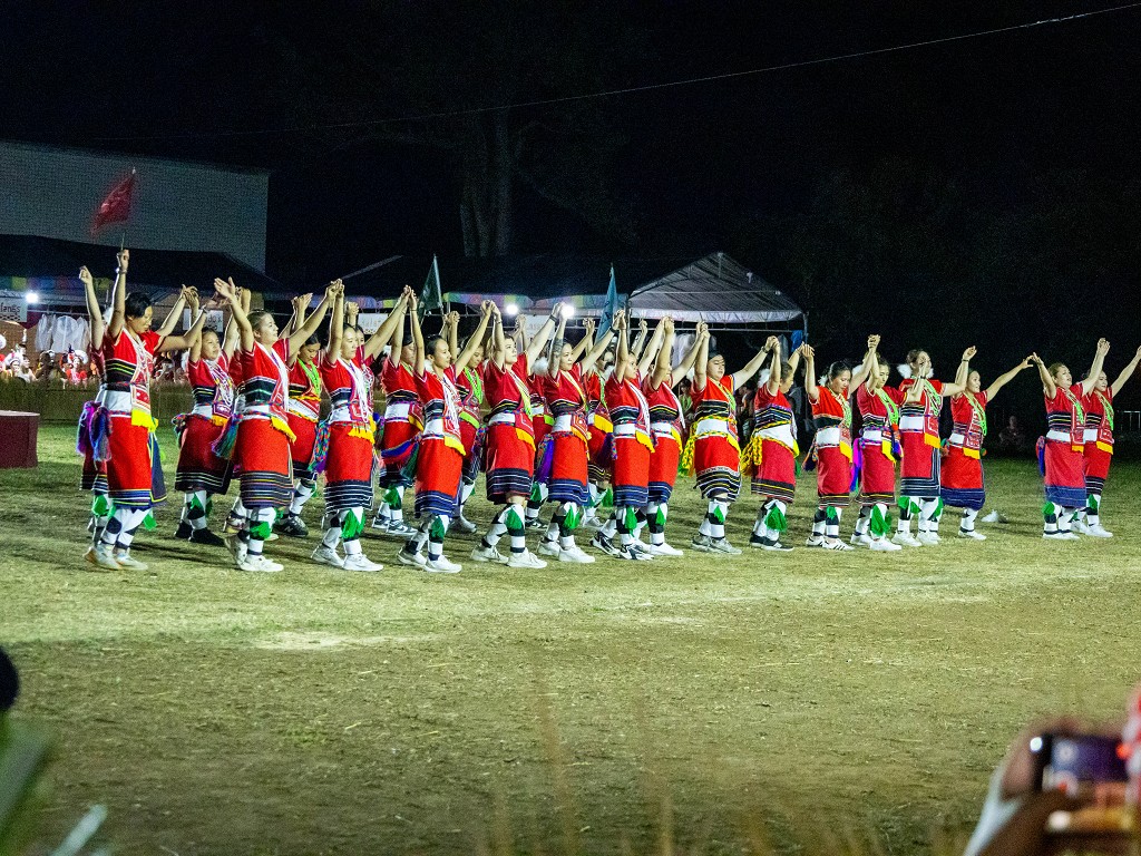 繁花盛開在吉娜魯岸,歡迎來到2025年鳳信部落豐年祭!內有飲酒議題請注意喝酒不開車開車不喝酒! @圍事小哥的幸福相框 繁花盛開在吉娜魯岸,歡迎來到2025年鳳信部落豐年祭!內有飲酒議題請注意喝酒不開車開車不喝酒! @圍事小哥的幸福相框