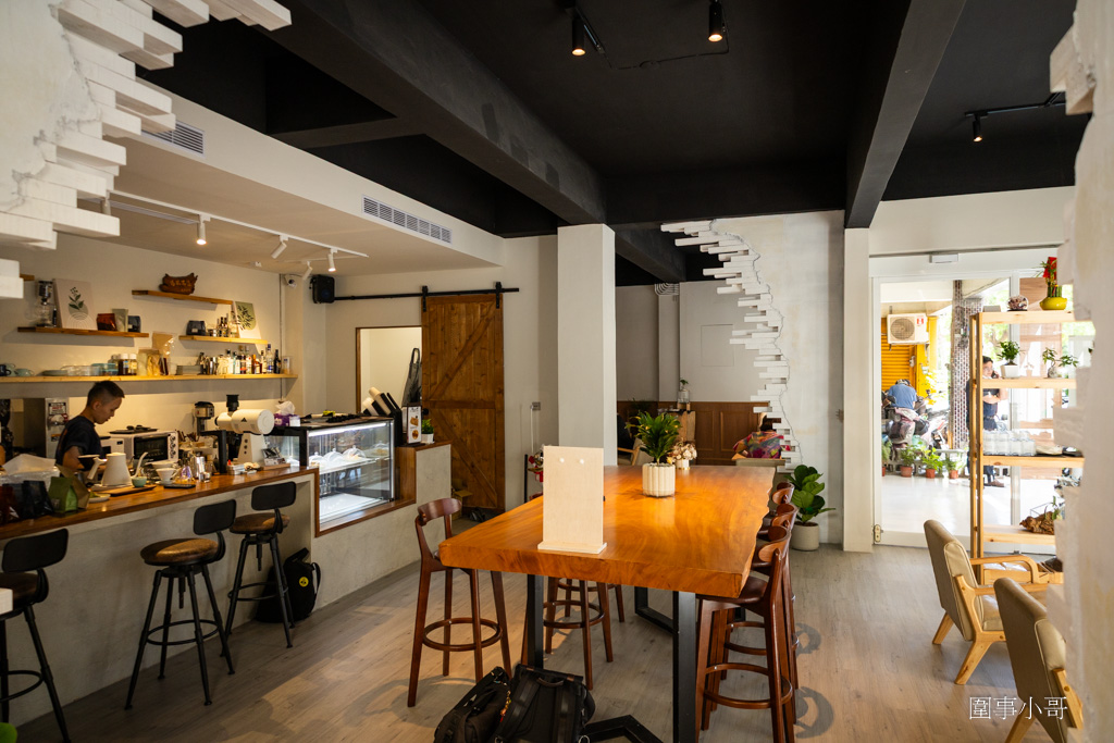 中壢咖啡廳推薦-Mukka cafe-沐卡咖啡，手沖咖啡匠心獨具，咖啡師信手拈來都是讓人回味再三的極品～有自製的美味甜點也有高質感的點心～ @圍事小哥的幸福相框