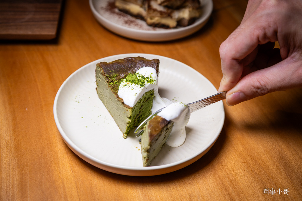 中壢咖啡廳推薦-Mukka cafe-沐卡咖啡，手沖咖啡匠心獨具，咖啡師信手拈來都是讓人回味再三的極品～有自製的美味甜點也有高質感的點心～ @圍事小哥的幸福相框