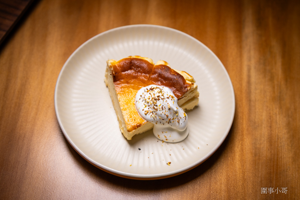 中壢咖啡廳推薦-Mukka cafe-沐卡咖啡，手沖咖啡匠心獨具，咖啡師信手拈來都是讓人回味再三的極品～有自製的美味甜點也有高質感的點心～ @圍事小哥的幸福相框