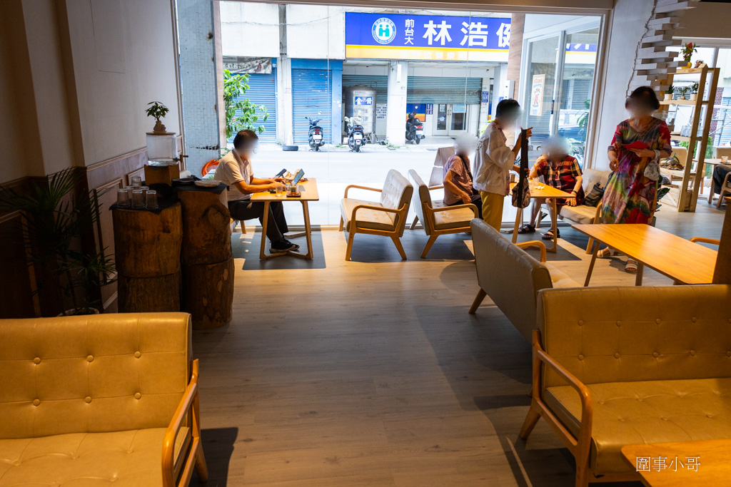 中壢咖啡廳推薦-Mukka cafe-沐卡咖啡，手沖咖啡匠心獨具，咖啡師信手拈來都是讓人回味再三的極品～有自製的美味甜點也有高質感的點心～ @圍事小哥的幸福相框