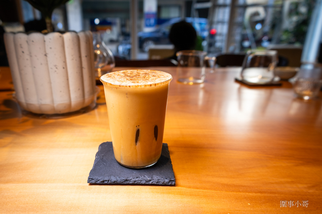 中壢咖啡廳推薦-Mukka cafe-沐卡咖啡，手沖咖啡匠心獨具，咖啡師信手拈來都是讓人回味再三的極品～有自製的美味甜點也有高質感的點心～ @圍事小哥的幸福相框