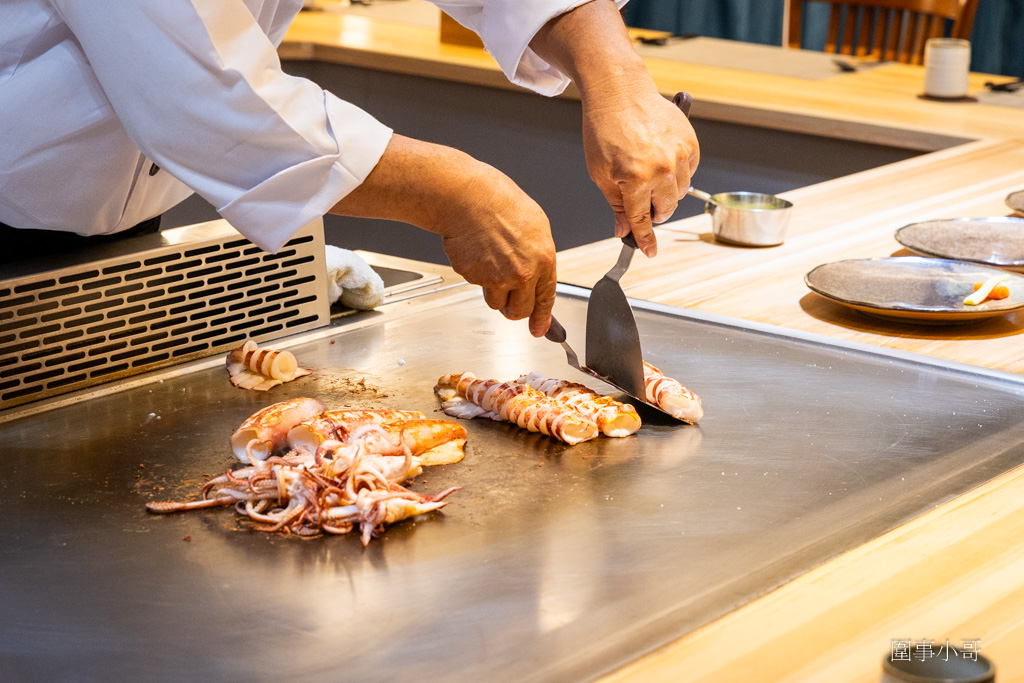 桃園大園青埔美食推薦-海童鐵板料亭，嚴選的食材遇上身懷絕技的主廚，一道道美味的鐵板料理讓人心滿意足。 @圍事小哥的幸福相框