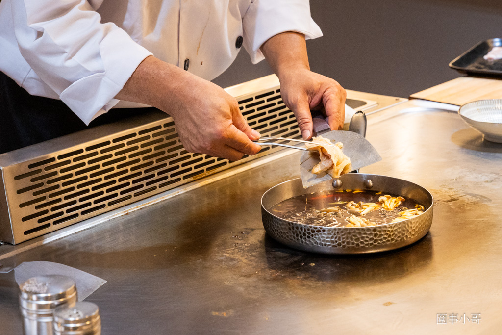 桃園大園青埔美食推薦-海童鐵板料亭，嚴選的食材遇上身懷絕技的主廚，一道道美味的鐵板料理讓人心滿意足。 @圍事小哥的幸福相框