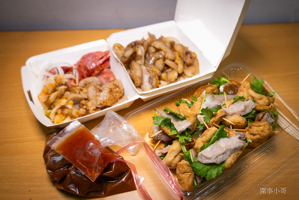 宜蘭傳統小吃推薦-復元行季節限定一串心！口味多樣搭配特製沾醬好吃到停不下來啦，美味的大腸包香腸加蘋果泡菜也讓人口水直流。 @圍事小哥的幸福相框