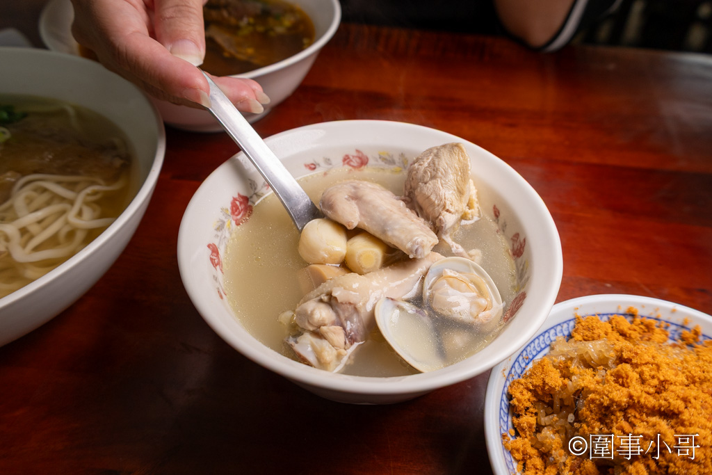 宜蘭蘇澳美食推薦-阿奇師牛肉麵,超人不一定有紅披風,有時還可能煮牛肉麵給大家吃喔!歡迎來到蘇澳最有溫度也最美味的牛肉麵店就在這裡。 @圍事小哥的幸福相框 宜蘭蘇澳美食推薦-阿奇師牛肉麵,超人不一定有紅披風,有時還可能煮牛肉麵給大家吃喔!歡迎來到蘇澳最有溫度也最美味的牛肉麵店就在這裡。 @圍事小哥的幸福相框