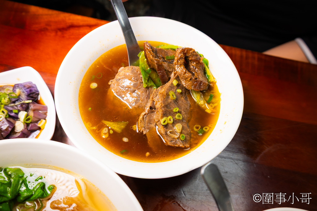 宜蘭蘇澳美食推薦-阿奇師牛肉麵,超人不一定有紅披風,有時還可能煮牛肉麵給大家吃喔!歡迎來到蘇澳最有溫度也最美味的牛肉麵店就在這裡。 @圍事小哥的幸福相框 宜蘭蘇澳美食推薦-阿奇師牛肉麵,超人不一定有紅披風,有時還可能煮牛肉麵給大家吃喔!歡迎來到蘇澳最有溫度也最美味的牛肉麵店就在這裡。 @圍事小哥的幸福相框