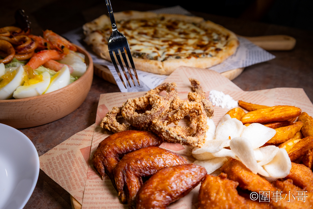 宜蘭羅東美食-貝加莫比薩屋，餐點美味精緻～店裡人員親切又有禮～同學們走過路過聞到披薩香氣就進來坐坐吧～（招手 @圍事小哥的幸福相框