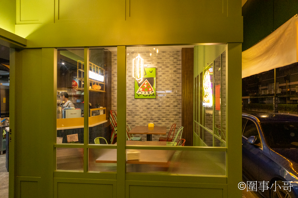 宜蘭羅東美食-貝加莫比薩屋，餐點美味精緻～店裡人員親切又有禮～同學們走過路過聞到披薩香氣就進來坐坐吧～（招手 @圍事小哥的幸福相框