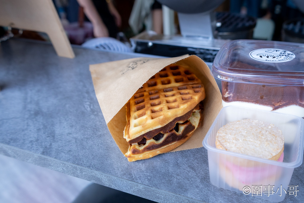 宜蘭蘇澳甜點下午茶-被我個人推到爆的超好吃鬆餅！好吃到我想一直吃的達克瓦茲！歡迎來到下予甜點專門店，這裡美味很剛好，服務很剛好，一切的一切都那麼剛剛好。 @圍事小哥的幸福相框