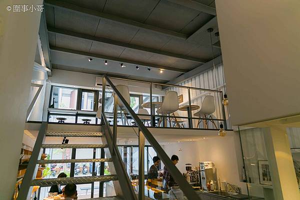 中壢美食-IKA Coffee，龍岡圖書館旁一間一樣美麗的咖啡館 @圍事小哥的幸福相框