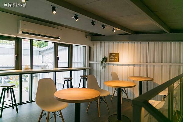 中壢美食-IKA Coffee，龍岡圖書館旁一間一樣美麗的咖啡館 @圍事小哥的幸福相框