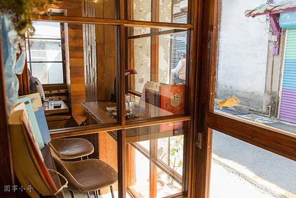 宜蘭南方澳咖啡下午茶-與潮珈琲，靜靜地在這個街角，看著左手的繁華與右手的沉靜。 @圍事小哥的幸福相框